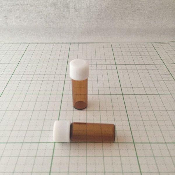 画像2: 2ml アンバー・スクリュー管 (2)