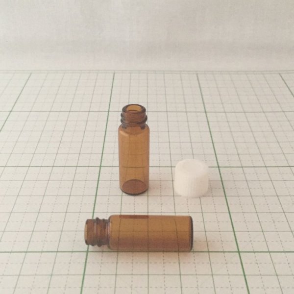 画像3: 2ml アンバー・スクリュー管 (3)